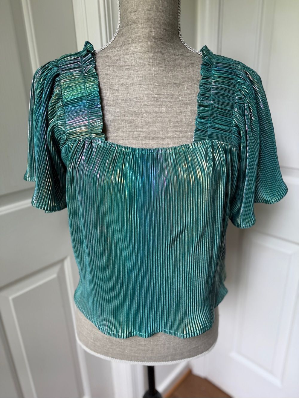 Queen of Sparkle Green Pleat Flutter Top Size Medium
